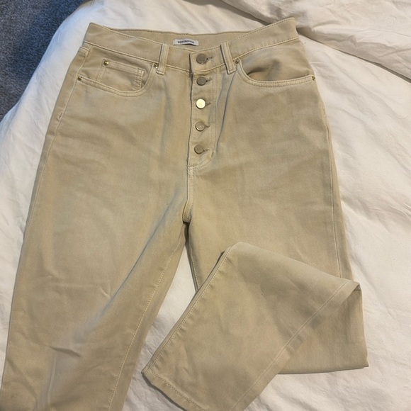 We wore what high rise button straight - Picture 3 of 4